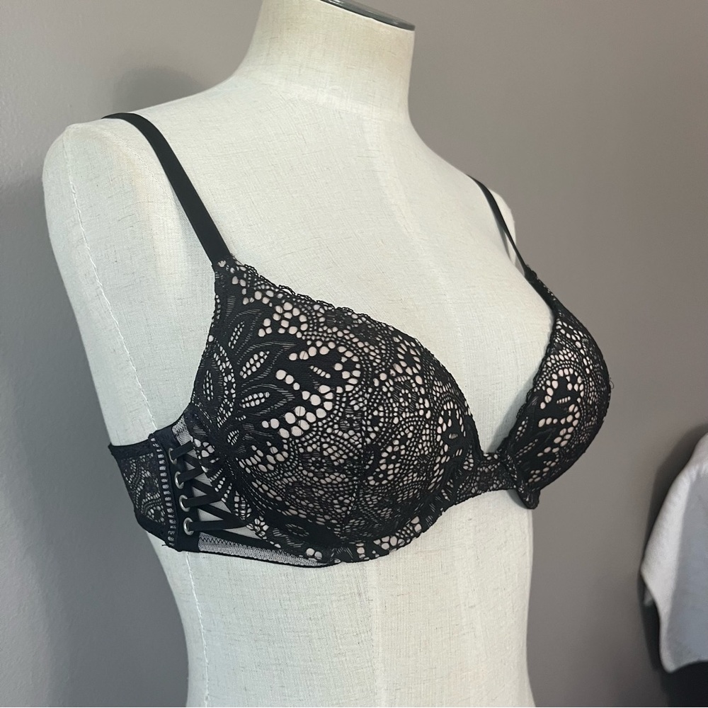 34B very sexy push-up Victoria’s Secret black lace bra